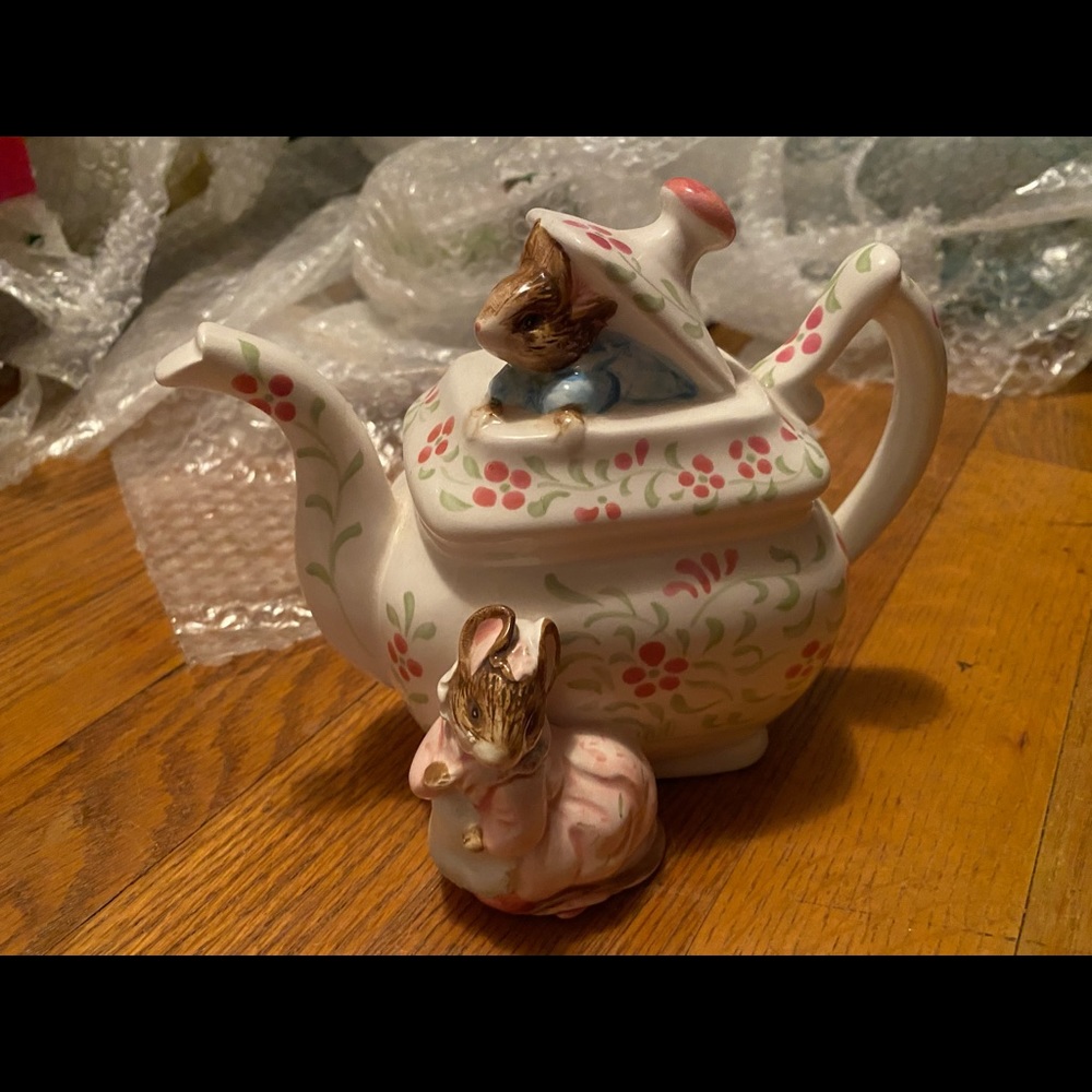 Beatrix Potter Musical Teapot Figurine